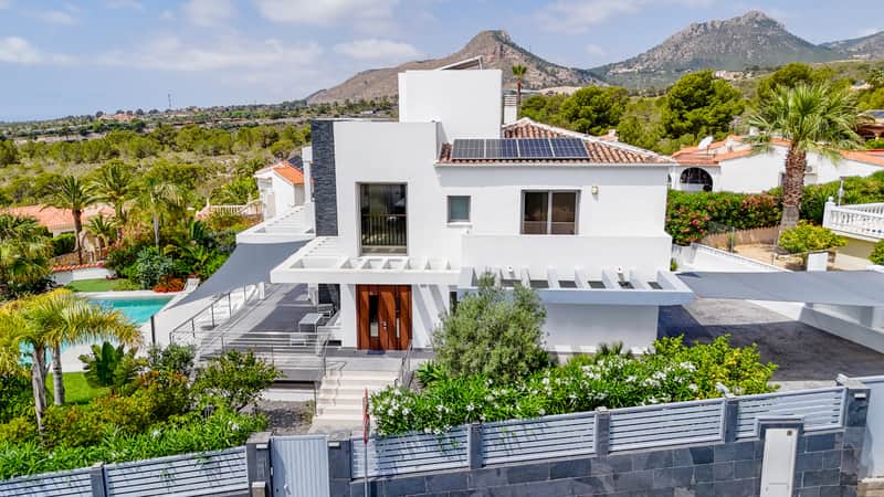 Moderne villa met zeezicht en solarium in La Nucía