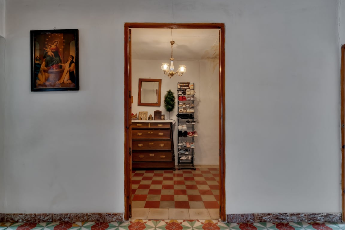 Casa de pueblo con garaje, espacioso patio interior y posibilidad de ampliar la propiedad - 24