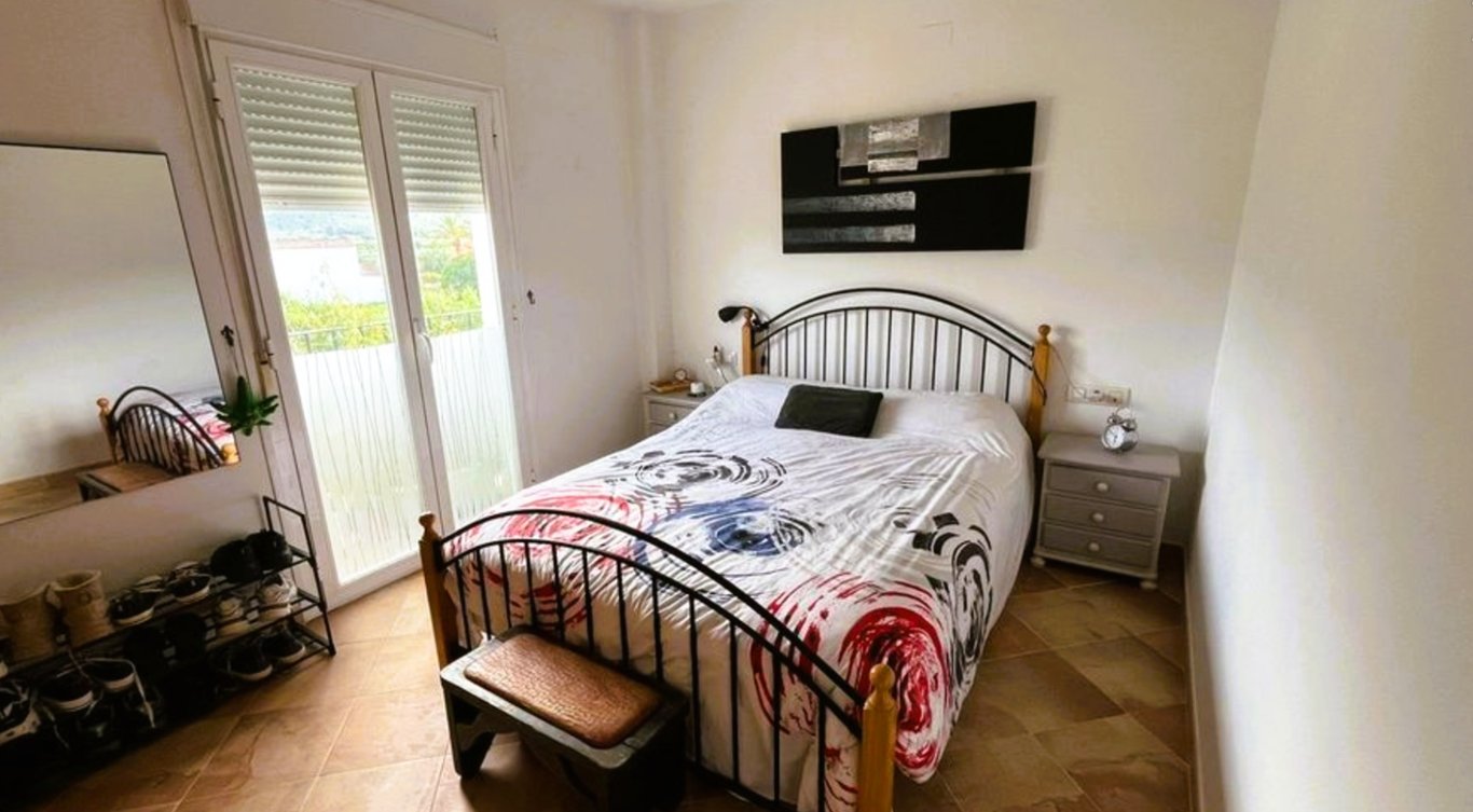 Casa semi adosada con encanto, garaje privado y amplia terraza en pleno corazón de Alcalalí - 9