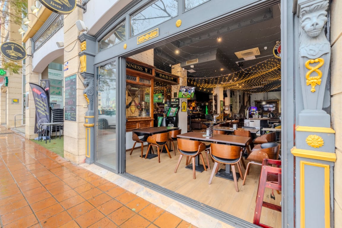 Traspaso de Pub con perfecta ubicación el Arenal de Jávea - 3