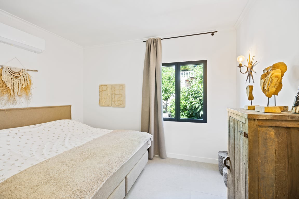 4-bed Villa in Oliva photo 23