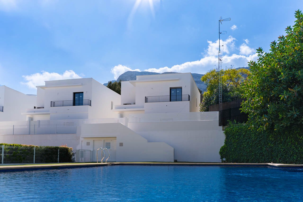 Villa de nueva construcción en Tossal Gross, Dénia — 3 dormitorios · 3 baños · Vistas al Montgó