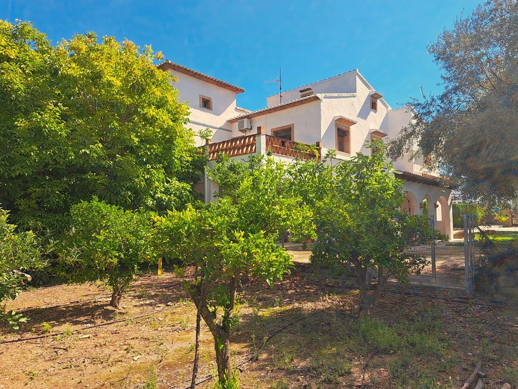 Villa familiar con piscina en venta en Orba - 52