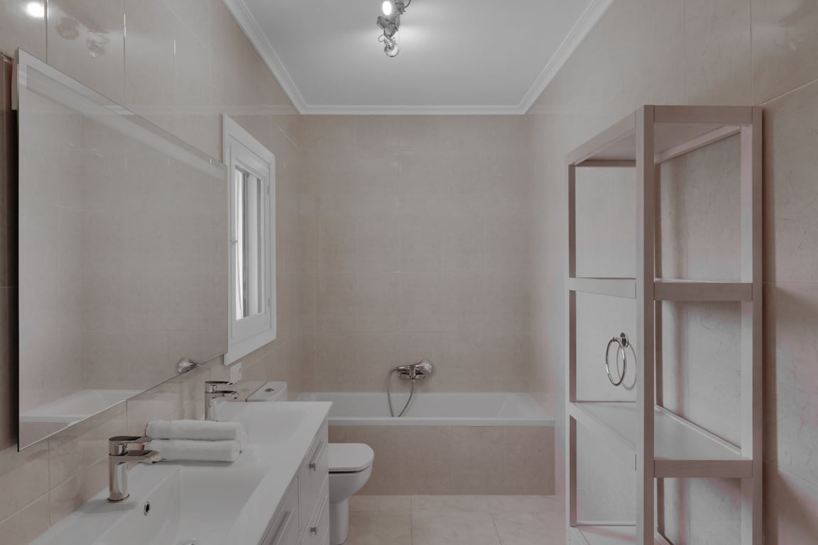 Propietat Rara a Calpe: Vila de Luxe Renovada + Casa per a Convidats en un Immens Terreny de 2,100 m²! - 24