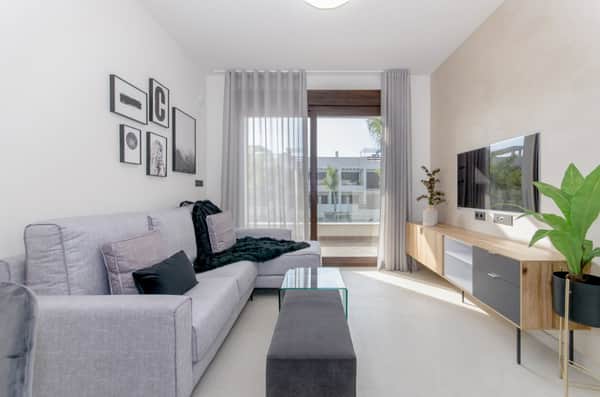 Bungalow met eigen solarium en uitzicht op het zoutmeer in Los Balcones, Torrevieja