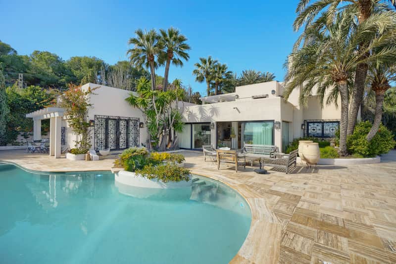 Absolute strandvilla direct aan zee in Moraira