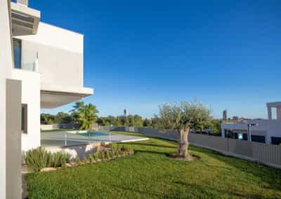 VILLA 16 3