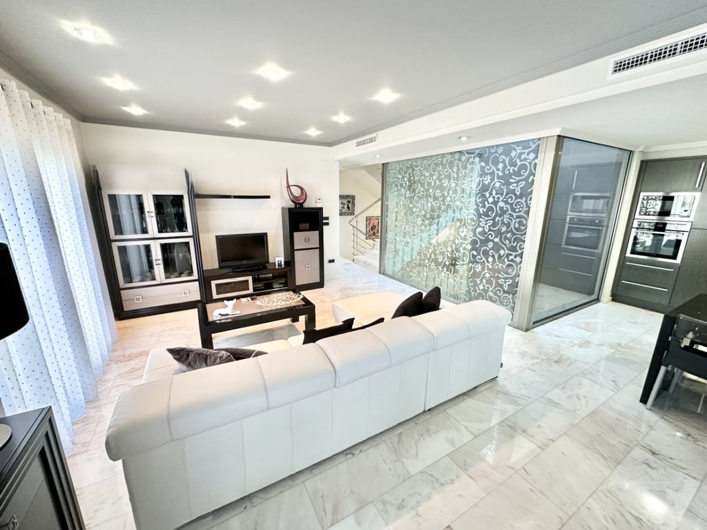 Espai, Llum i Disseny en una Casa Única a Pego - 19