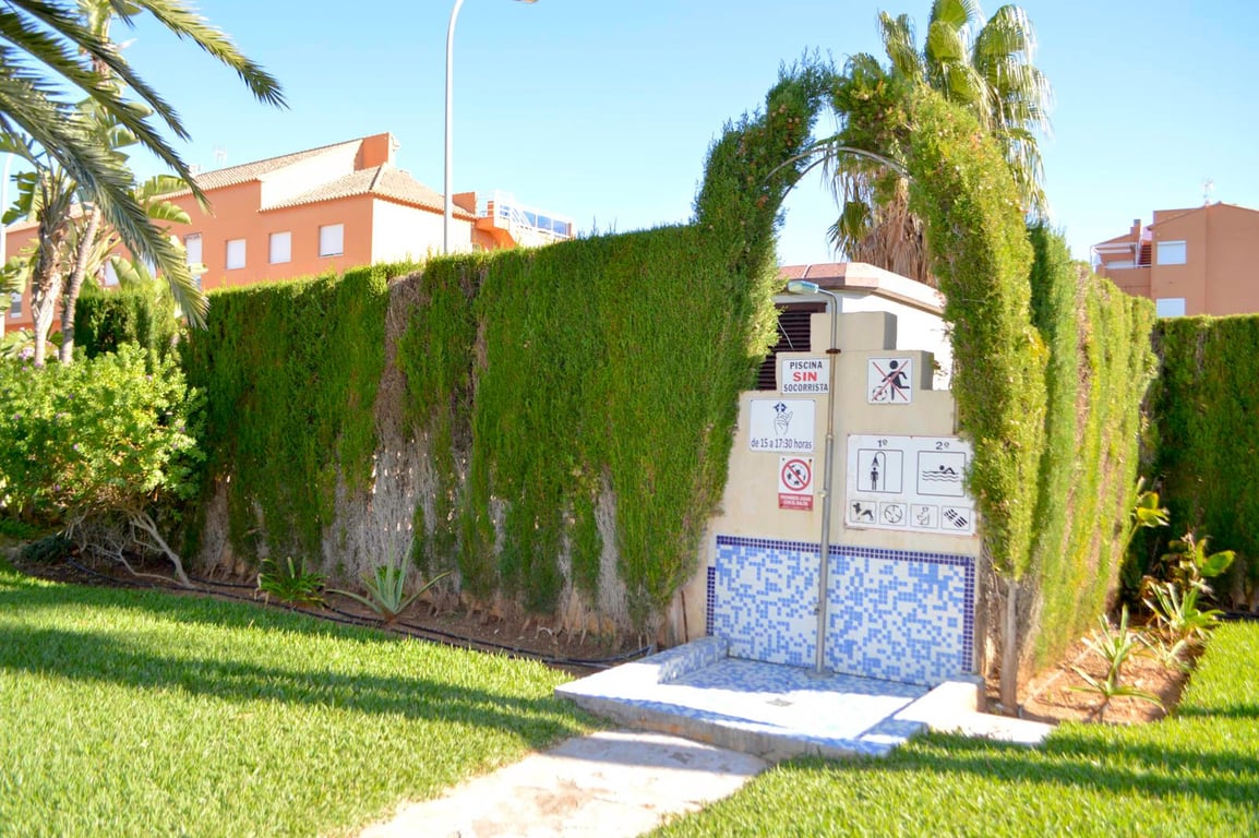 Apartamento 2 dormitorios con piscina al lado del mar, zona Las Brisas - 20