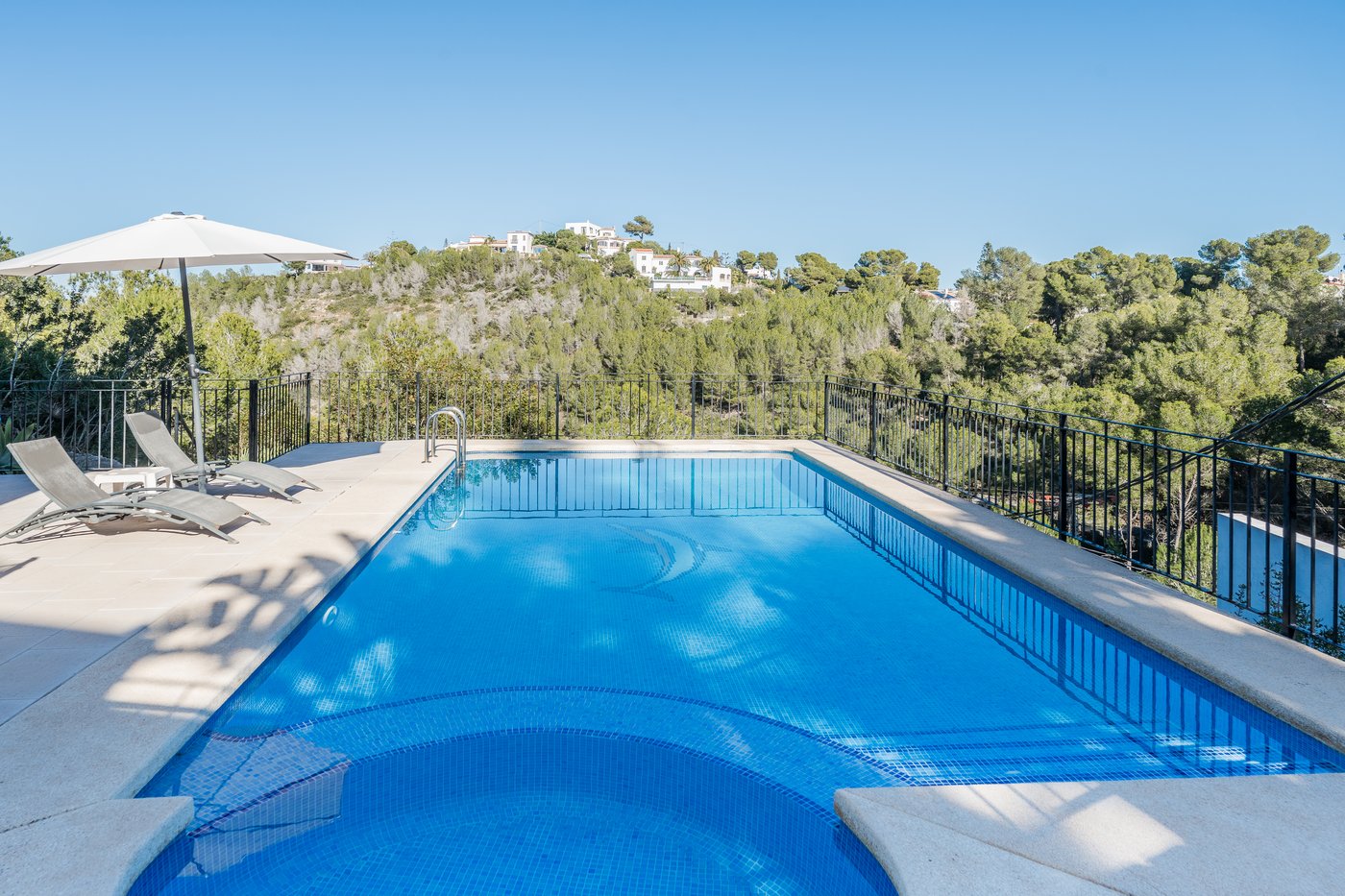 Elegante villa mediterránea de 3 dormitorios — €965,000
