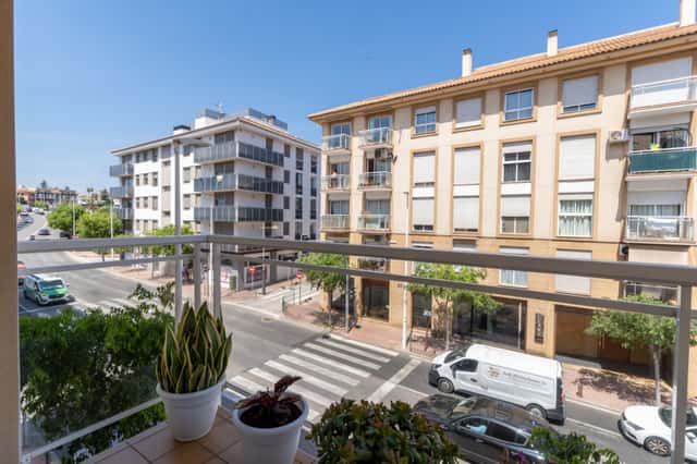 Apartment very close to the old town of Javea with parking.