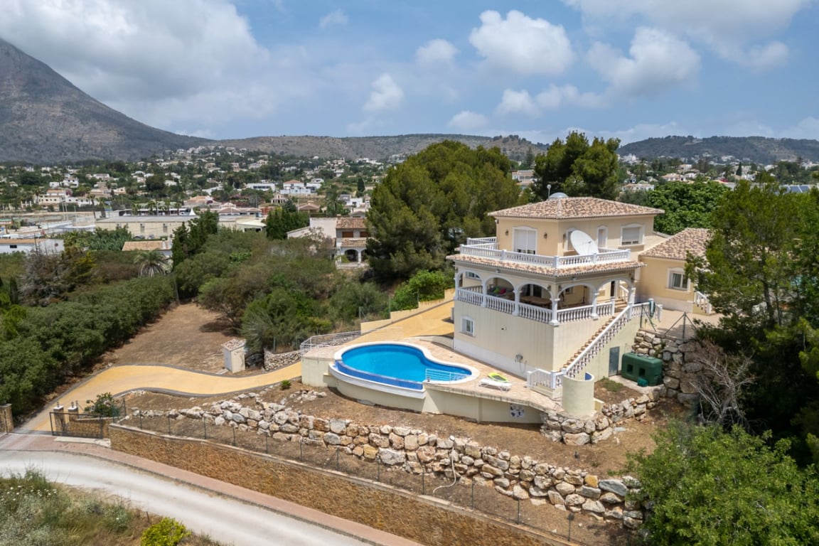 Villa con vistas abiertas en zona tranquila próxima al centro del pueblo de Jávea - 54