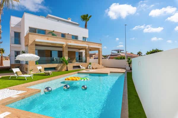 Moderne nieuwbouwvilla met zwembad in Doña Pepa, Rojales