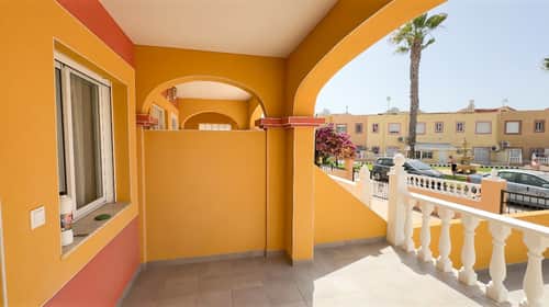 Volledig gerenoveerde geschakelde woning op het zuiden in Cabo Roig — foto 2