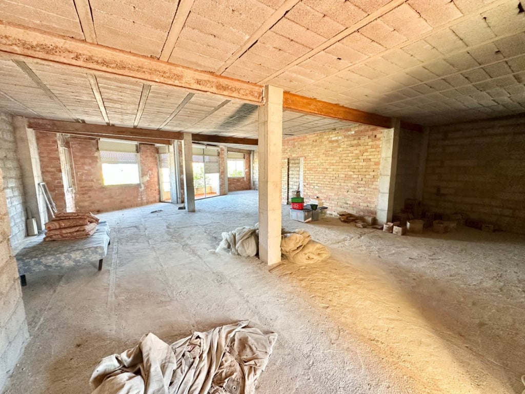 Oportunitat: Edifici amb Jardí de 180 m² i Terrassa amb Vistes al Mar - 25