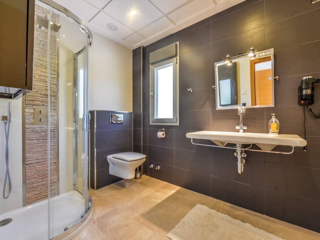 Property #RH20580 - 22