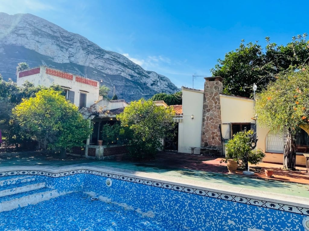 Denia. Chalet en buena área para reformar en venta - 52