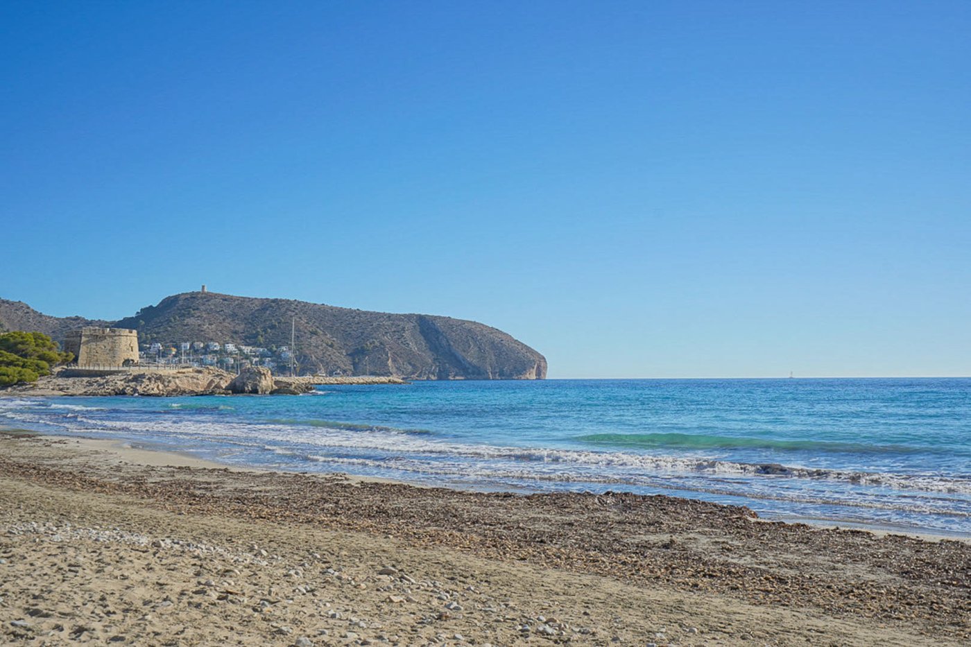 Villa moderna con vistas panorámicas al mar en El Tesoro, Moraira — €2.300.000