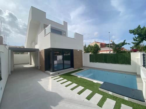 Nieuwbouwvilla met privézwembad op 700 meter van het strand in Los Alcázares — foto 1