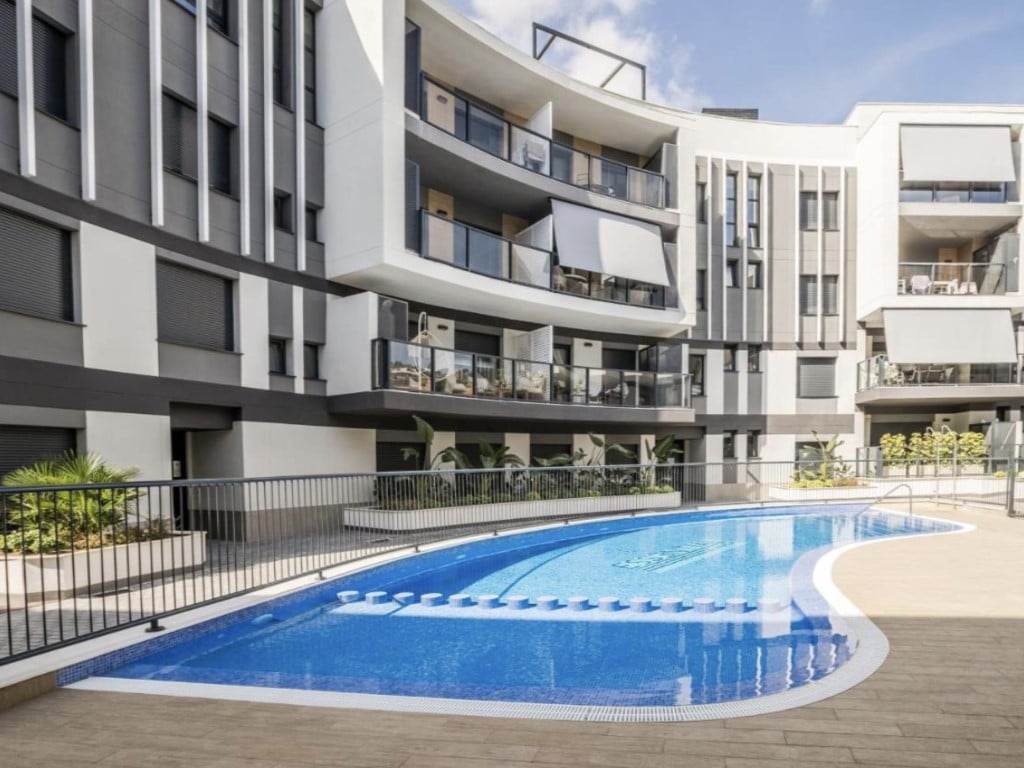 3-bed modern apartment in Jávea with terrace and pool — terrace