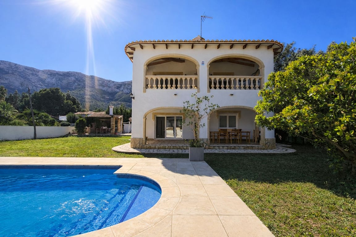 Villa de 3 dormitorios, apartamento de invitados y vistas al mar en el Montgó, Dénia - 2