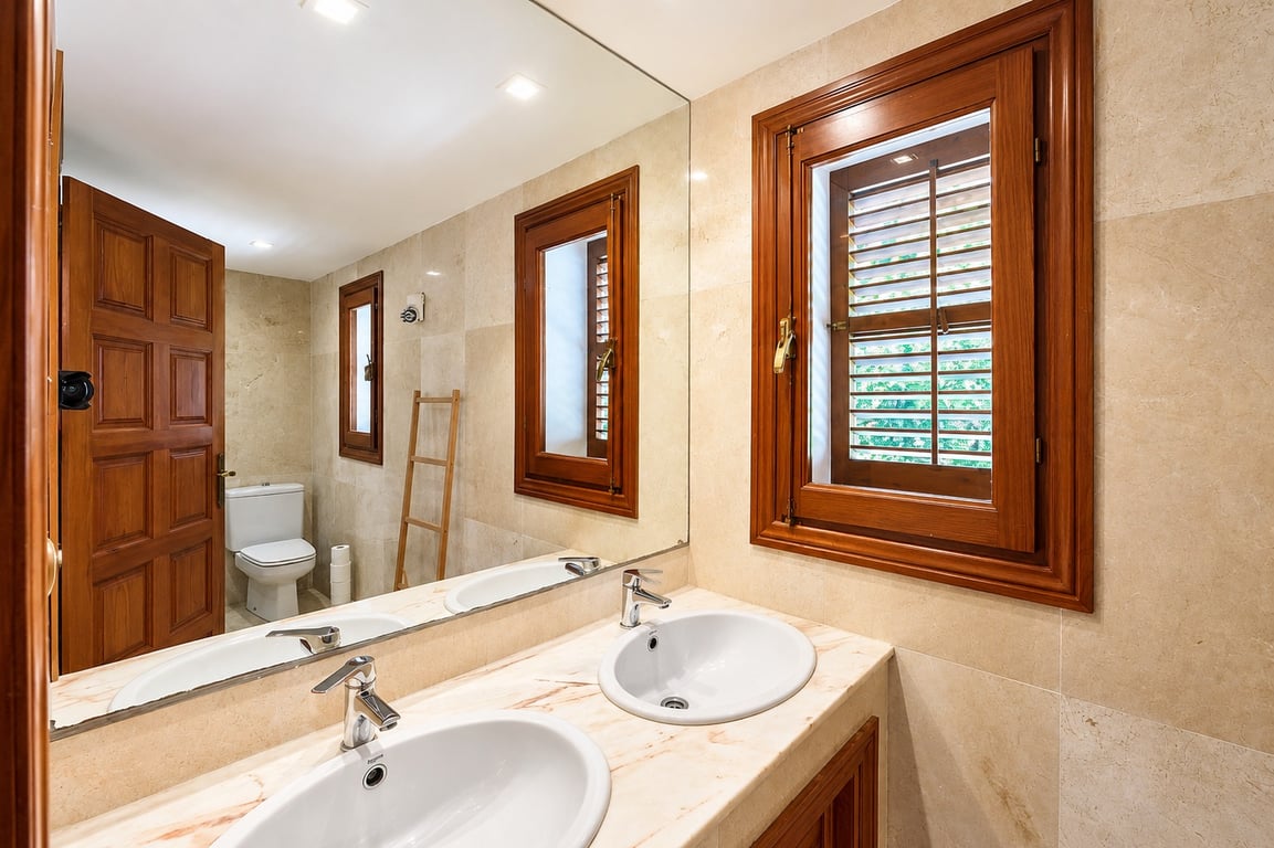 5-bed Villa in Santa Eulària des Riu photo 19