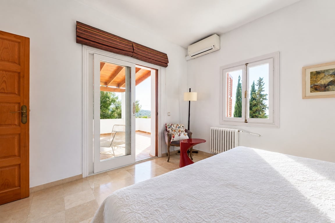 5-bed Villa in Santa Eulària des Riu photo 17