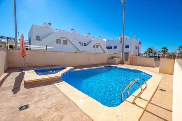 Penthouse met 2 slaapkamers in Pilar de La Horadada