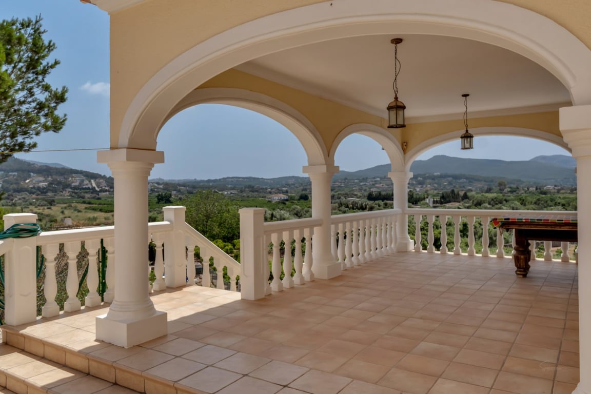 Villa con vistas abiertas en zona tranquila próxima al centro del pueblo de Jávea - 17