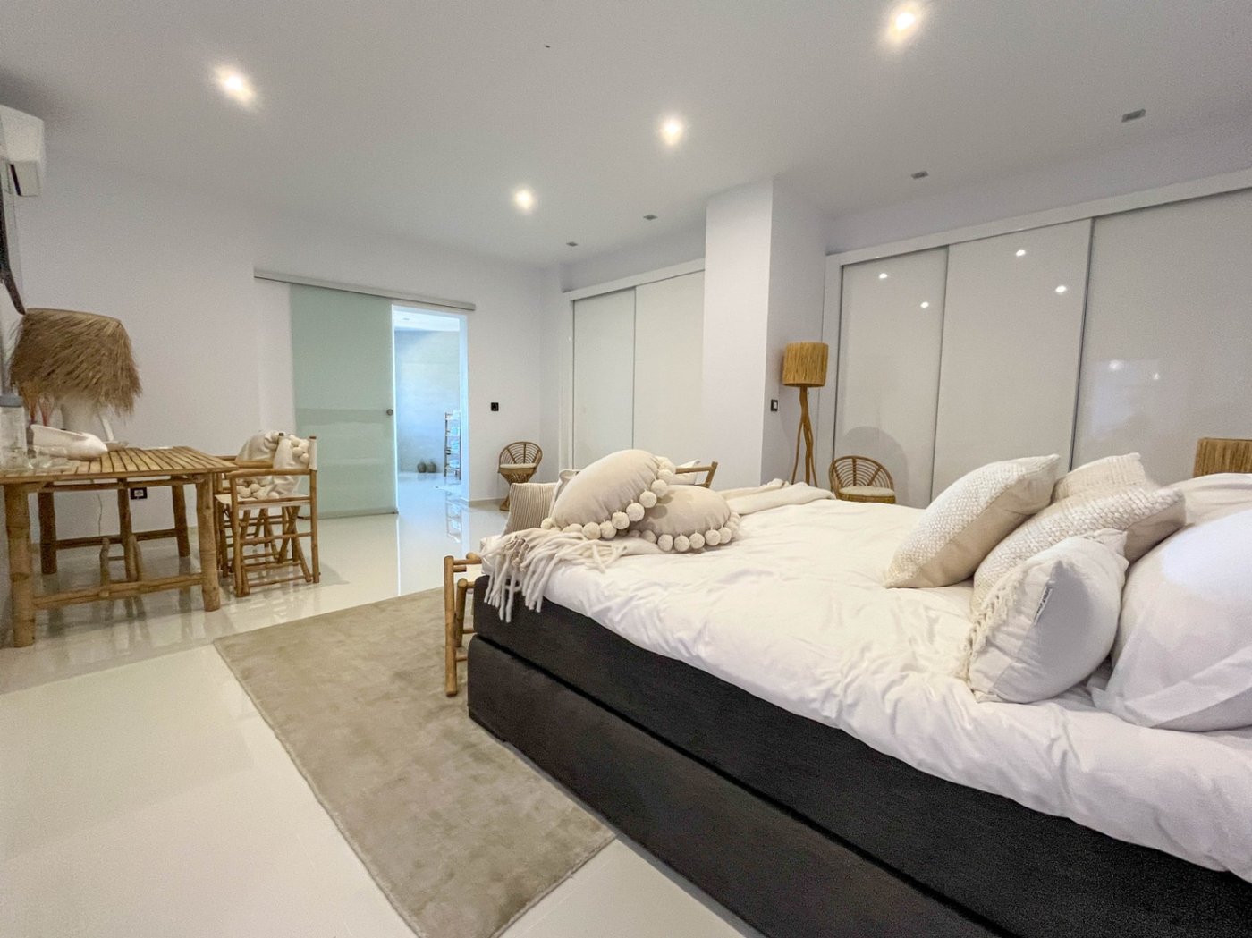 Villa Leonora - Elegant 3-Bedroom Villa with Sea & Mountain Views