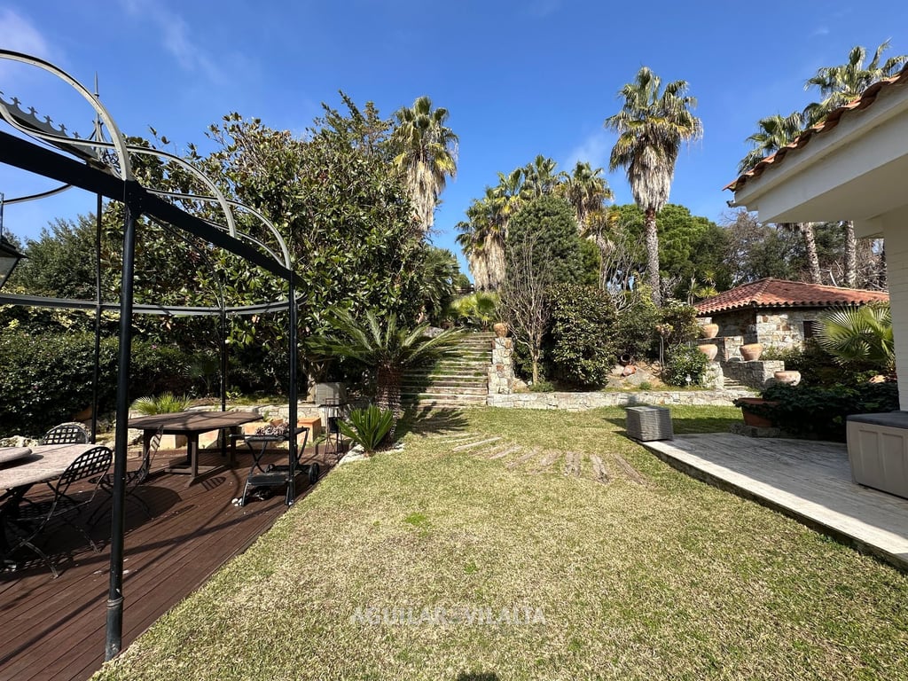 Exclusive villa in Can Teixidó with sea views - 28