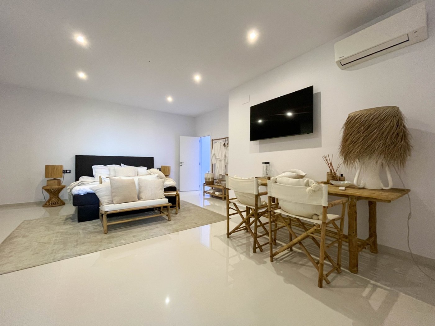 Villa Leonora - Elegant 3-Bedroom Villa with Sea & Mountain Views
