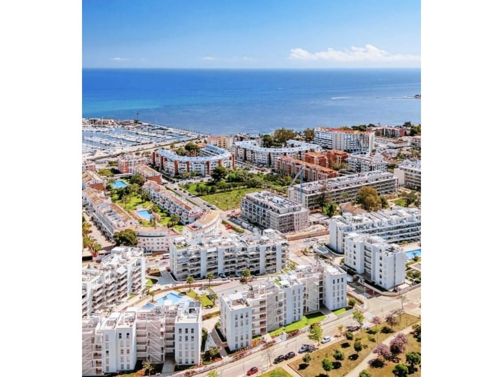 1-4 bedroom apartments with pool and gym in Denia