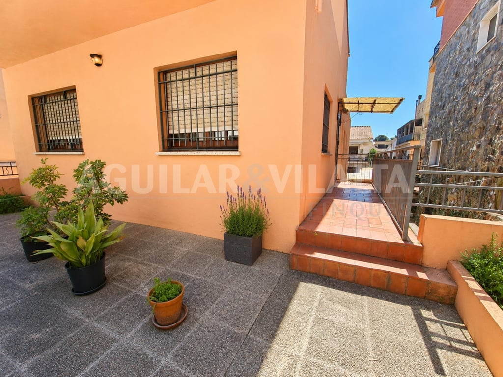 Casa toda en planta de cuatro dormitorios y dos baños - 2