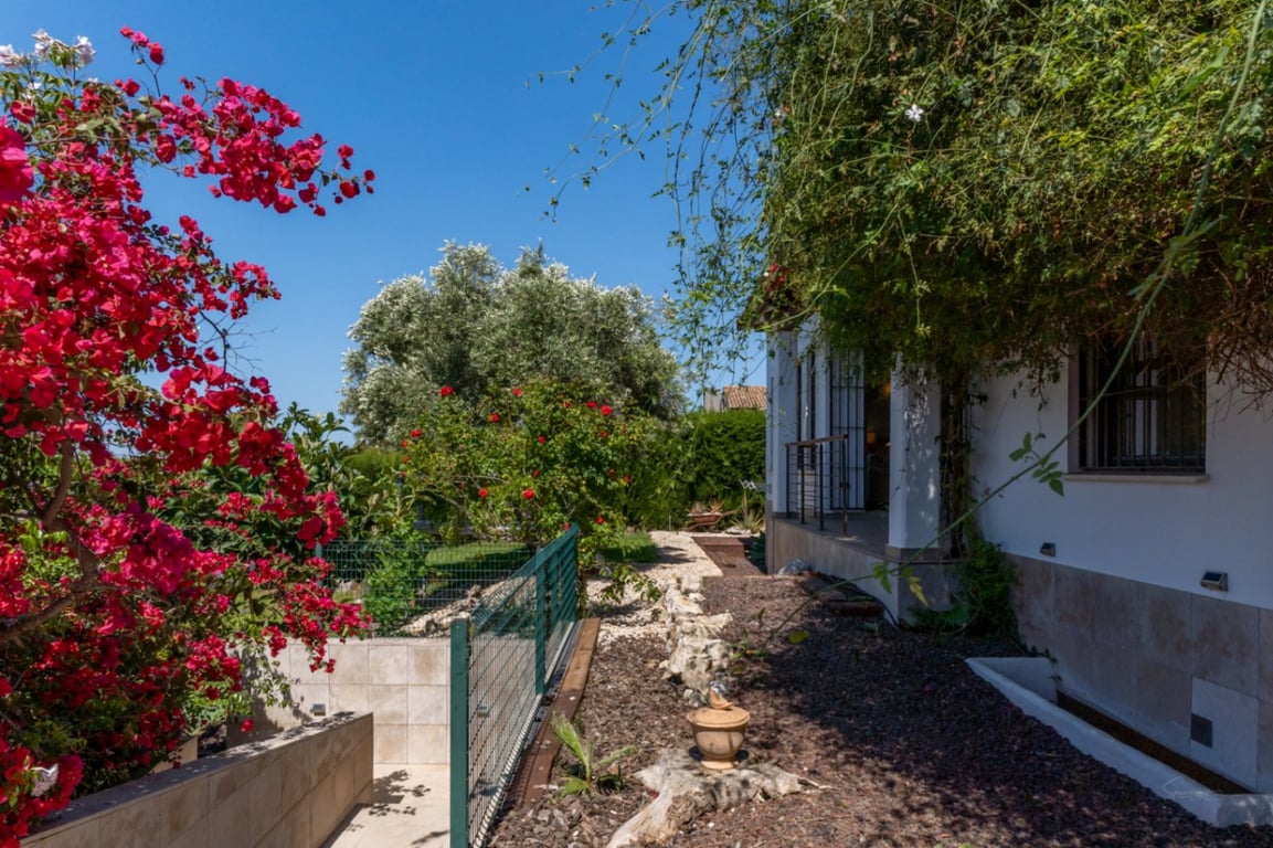 Impresionante Villa a la venta en Jávea, con piscina interior y exterior - 36