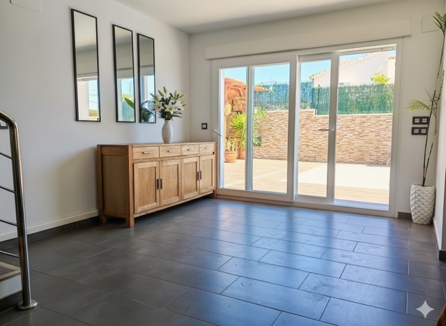 South‑facing modern villa in Calpe