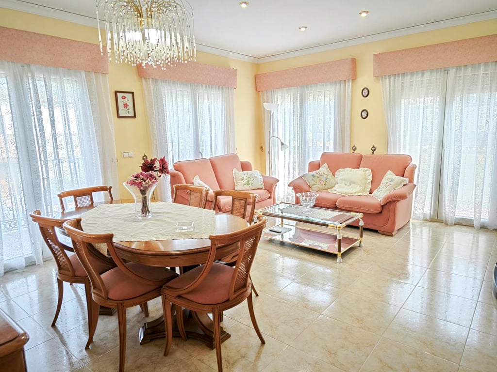 Villa de 270 m2 con piscina en venta en Pedreguer, zona residencial a un paso del centro - 4