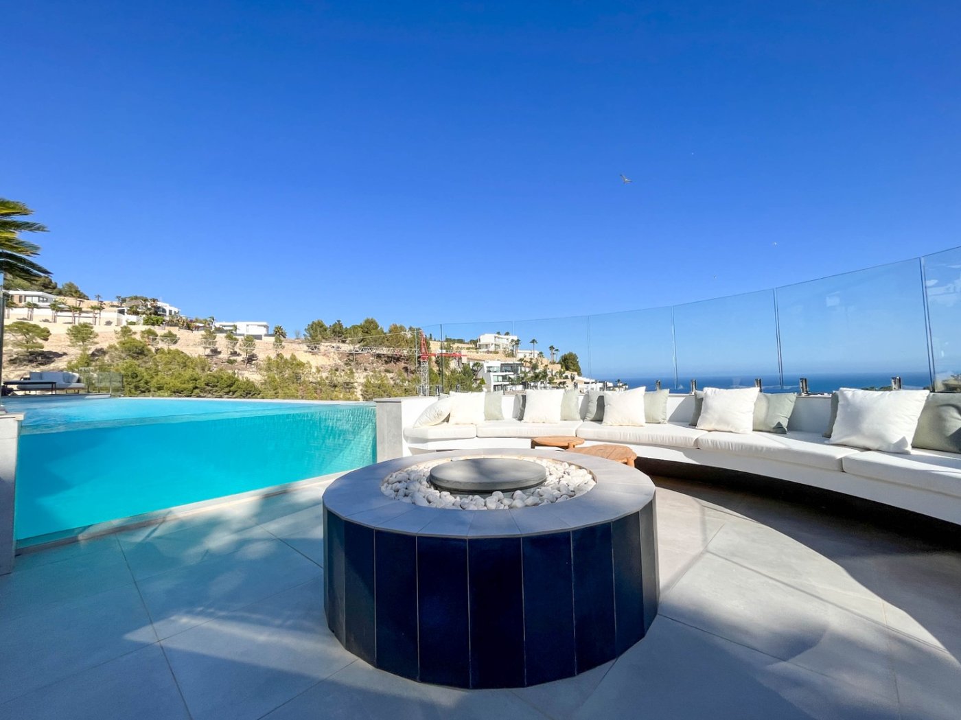 Villa Leonora - Elegant 3-Bedroom Villa with Sea & Mountain Views