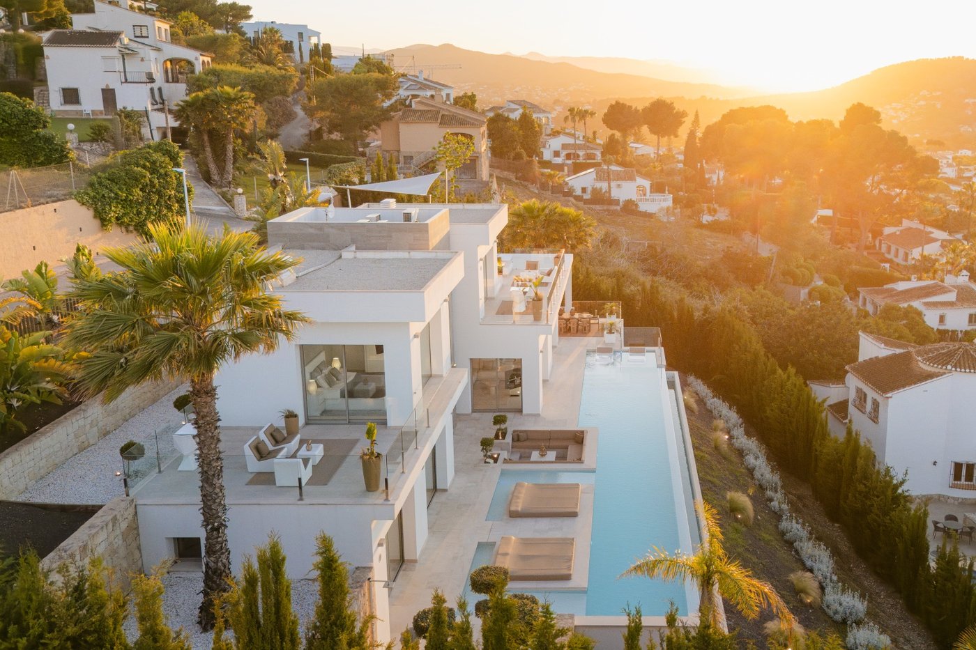 Villa exclusiva y moderna en Jávea con vistas al mar