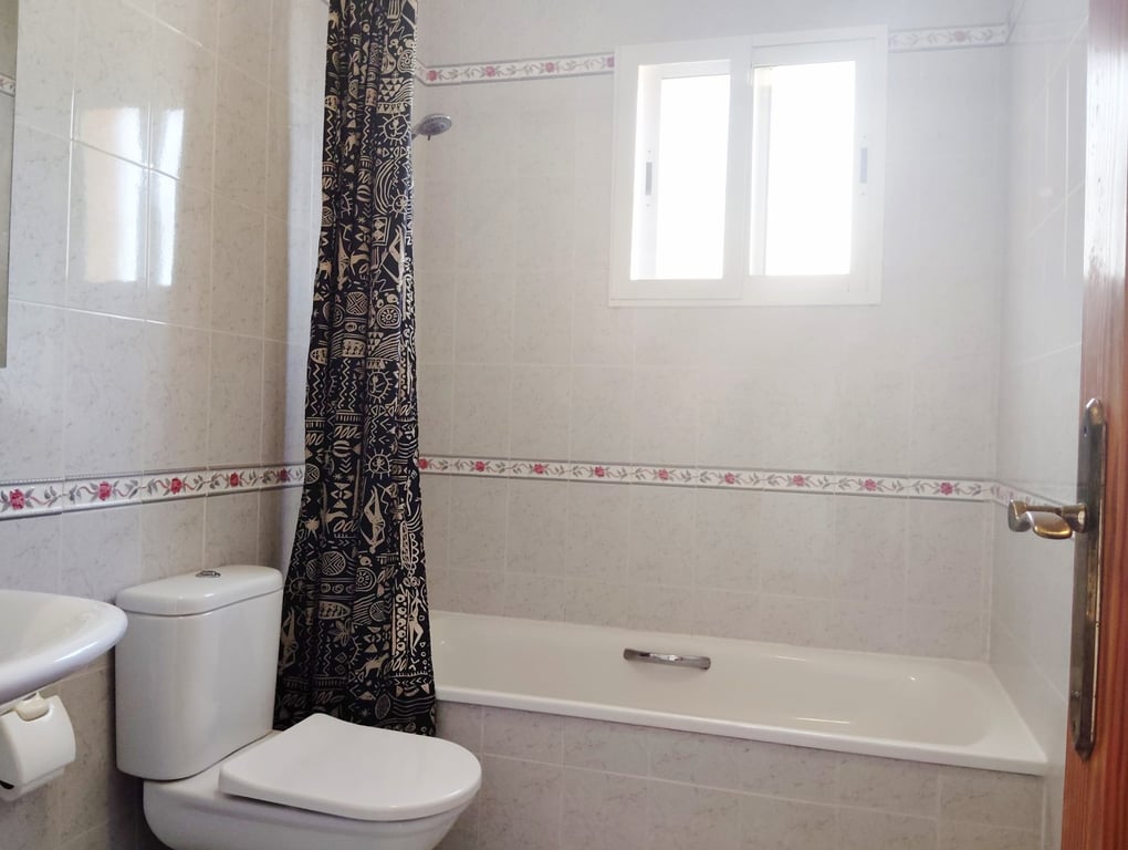 Villa en venta con 4 dormitorios y piscina en Calpe, con vistas al mar. - 11