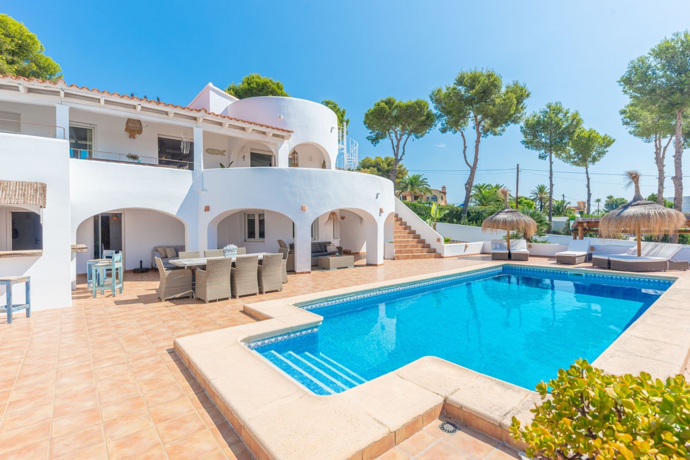 Villa renovada con vistas al mar y al Peñón de Ifach — San Jaime (Moraira/Benissa)
