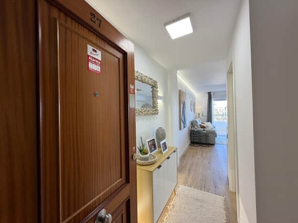 Gerenoveerd eerstelijns appartement met zeezicht in Torrevieja