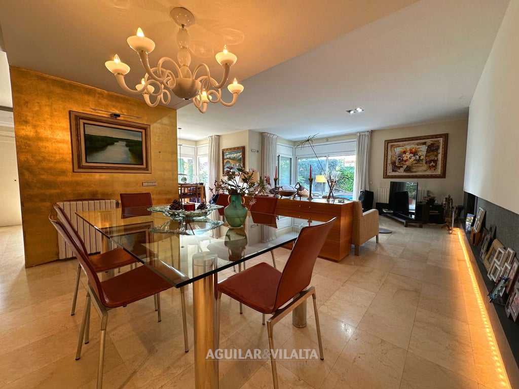 Exclusive villa in Can Teixidó with sea views - 24