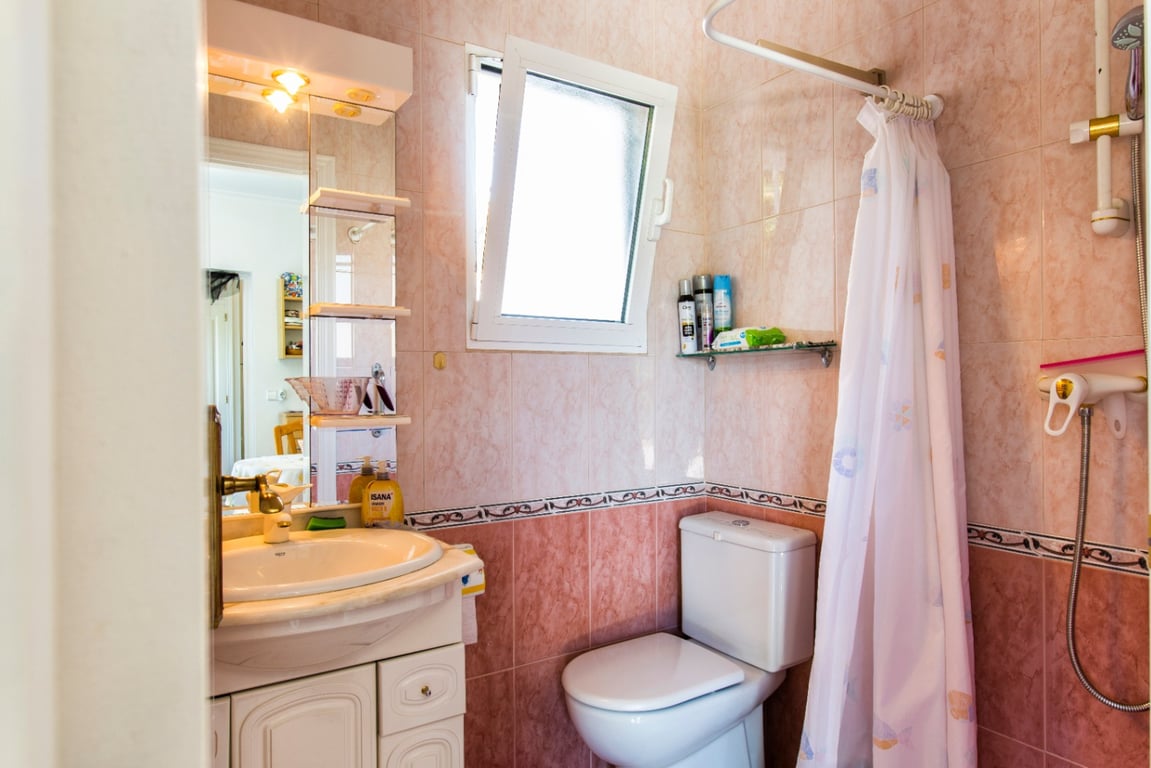 Villa tranquila con vistas a la montaña en venta en Calpe - 38