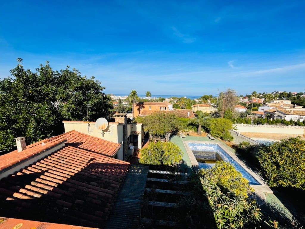 Denia. Chalet en buena área para reformar en venta - 40