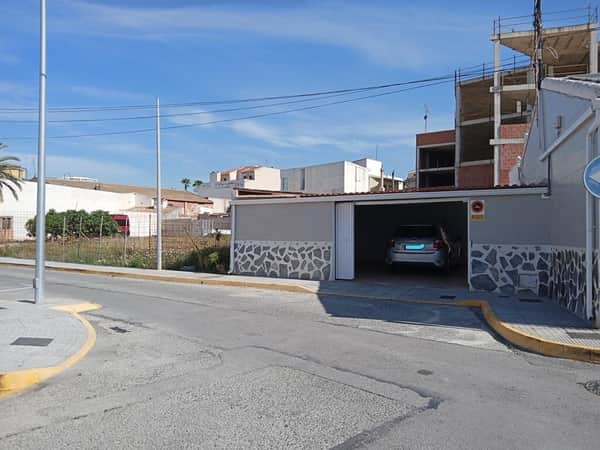 Woning met 4 slaapkamers in Los Montesinos