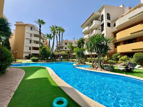 Ruim appartement met 2 slaapkamers, overdekt terras en zwembad in Punta Prima, Torrevieja — foto 39