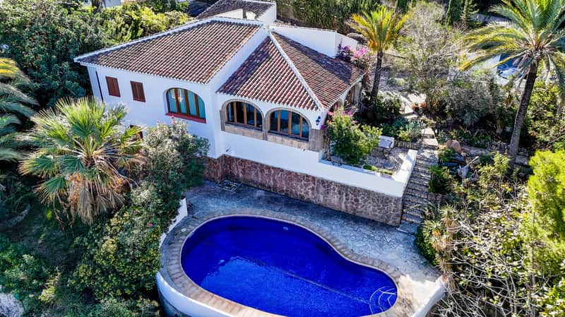 Prachtige traditionele Spaanse villa met schilderachtig zeezicht in Jávea