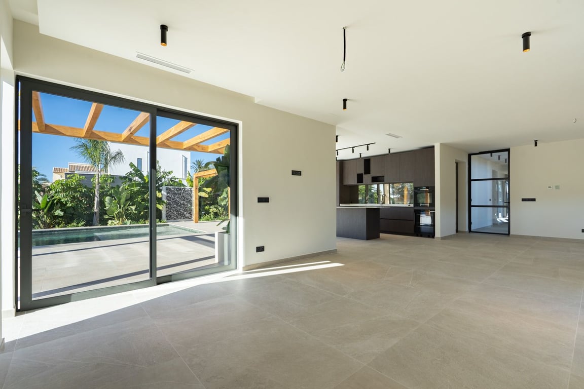 Property #RH21273 - 6