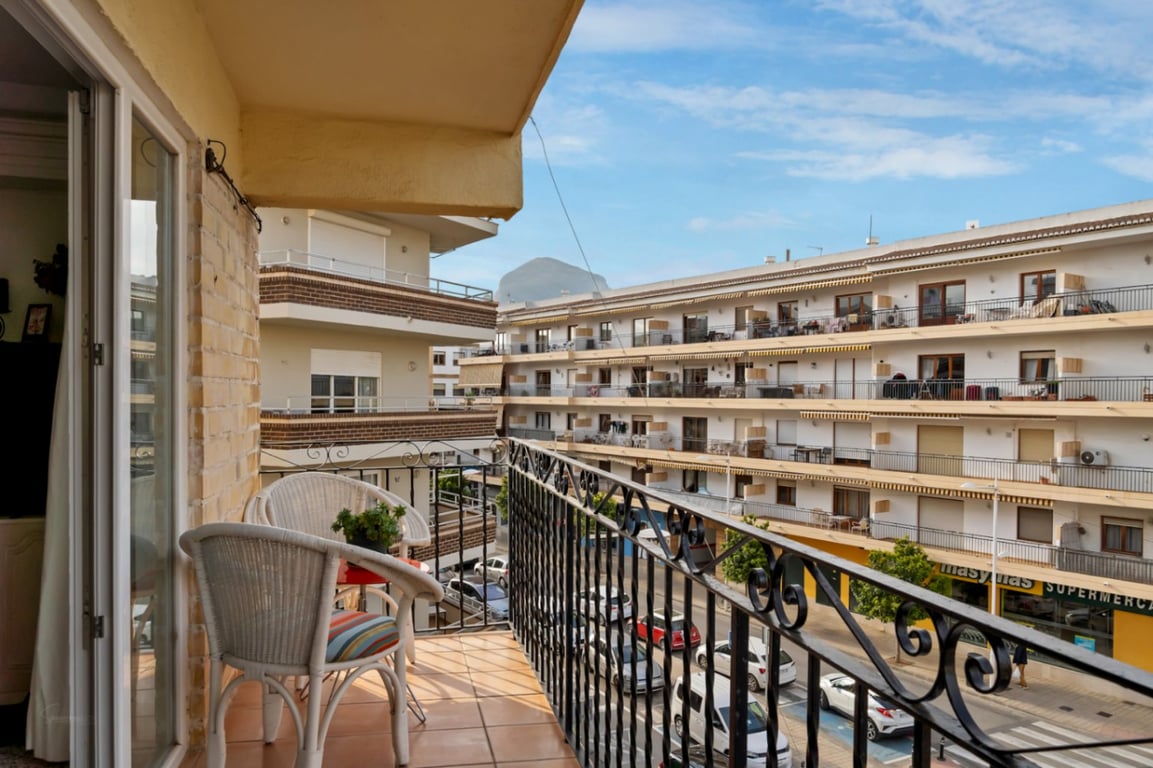 Apartamento con bonitas vistas al mar con garaje en la zona del puerto de Jávea - 7